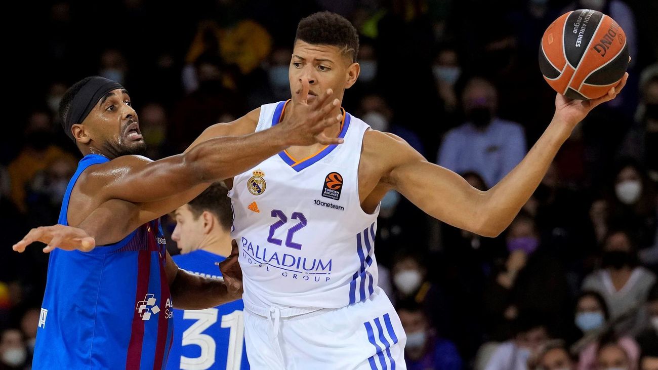 Tavares ante Brandon Davies