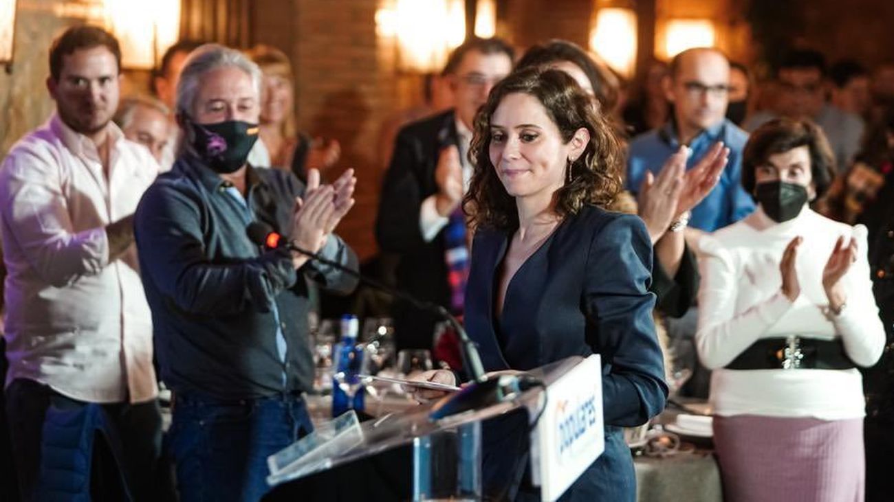 Ayuso: "¿Cómo puede ser que un niño en Cataluña no pueda estudiar en español cuando es su derecho constitucional?"