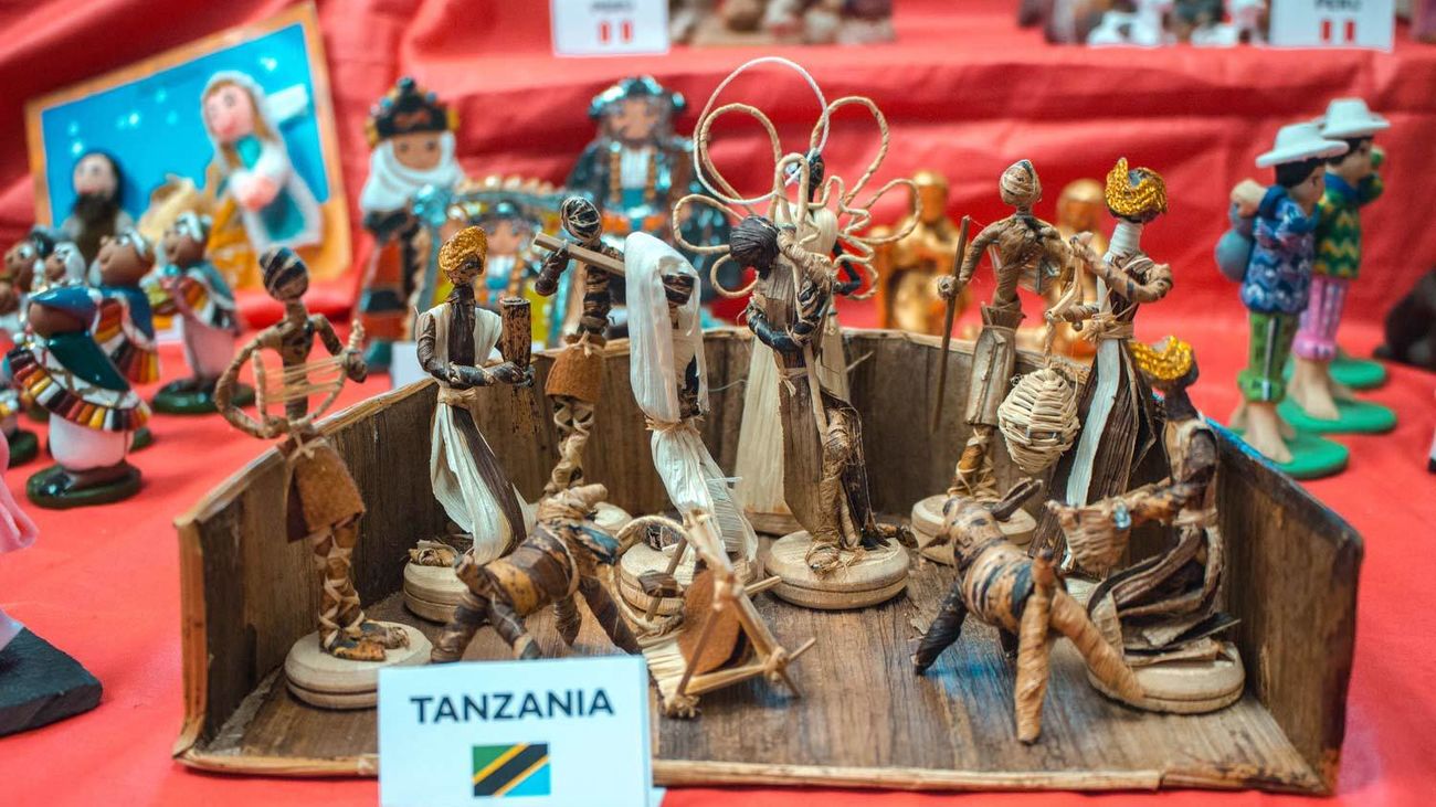 Manzanares expone una muestra de 71 belenes de todo el mundo