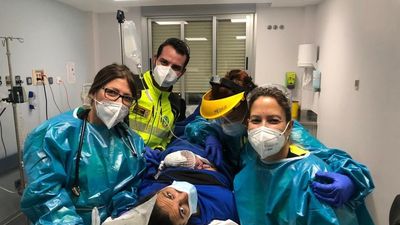 Nace una niña en una ambulancia del Samur camino del hospital La Paz