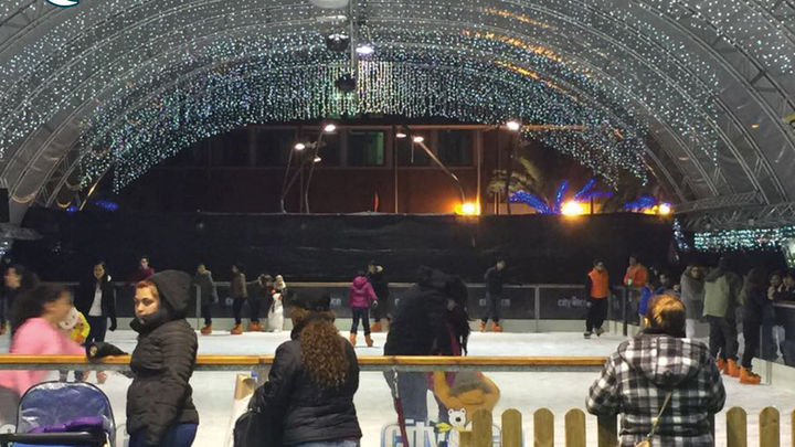 Fuenlabrada estrena esta Navidad su primera pista cubierta de patinaje sobre hielo