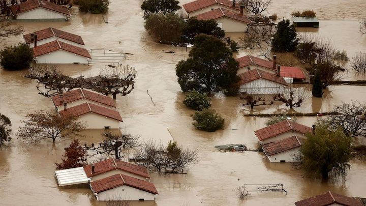 Vista aérea de las inundaciones ocasionadas por el desbordamiento río Arga a su paso por Huarte, Villava y Burlada / EFE