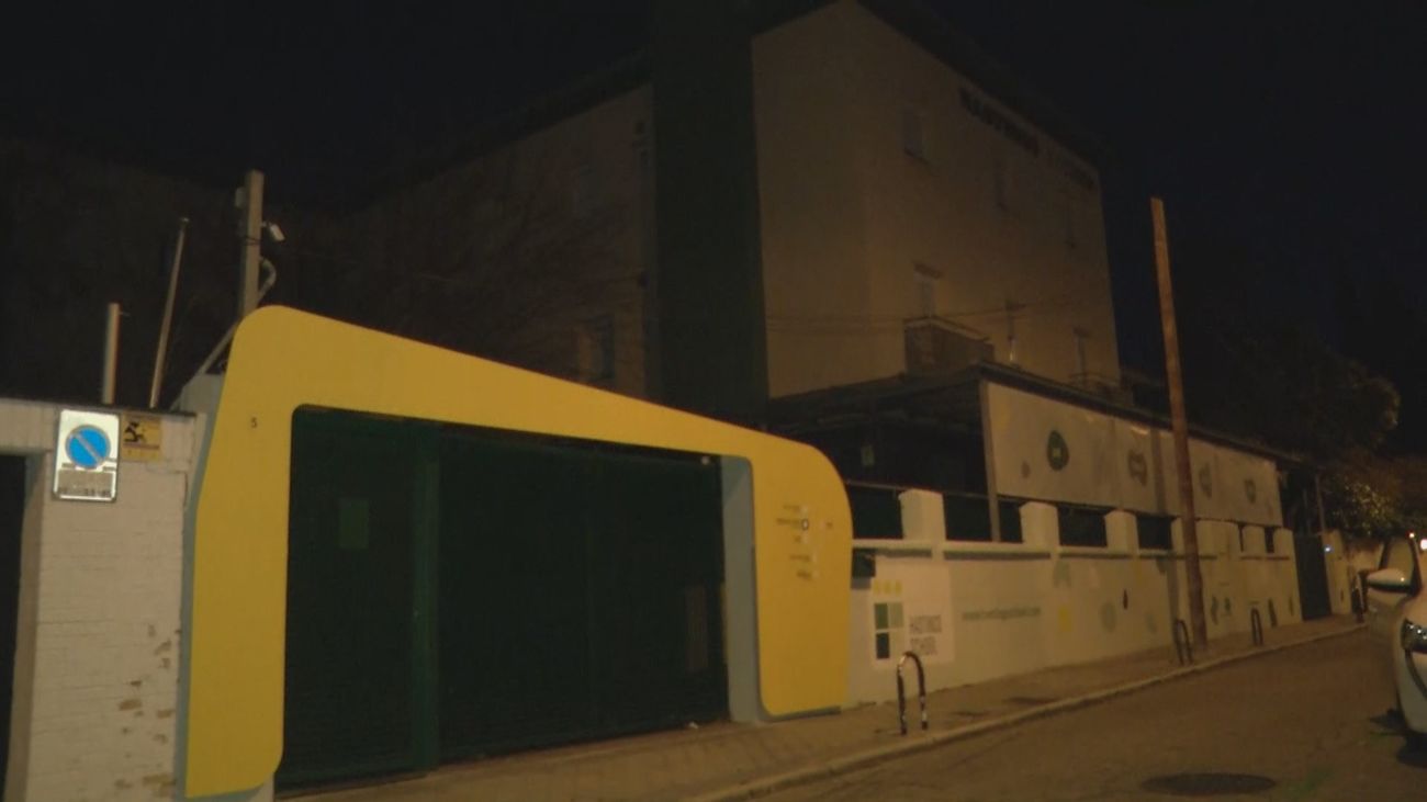 Un hombre apuñala a un niño de 7 años en el cuello cuando salía de gimnasia