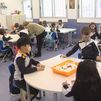 Madrid valora una posible vuelta  al cole semipresencial con turnos para los alumnos más mayores