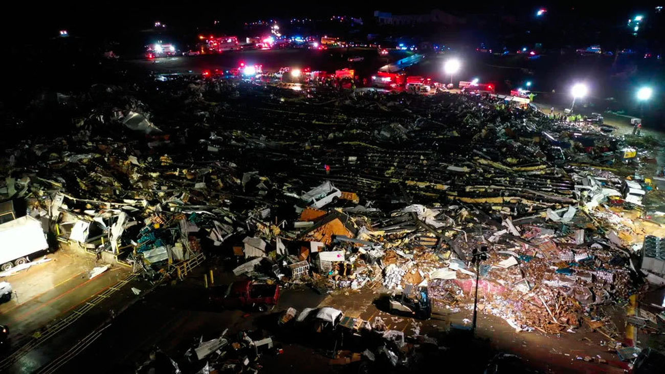 Destrozos causados por los tornados en Kentucky (@AlaStormTracker)