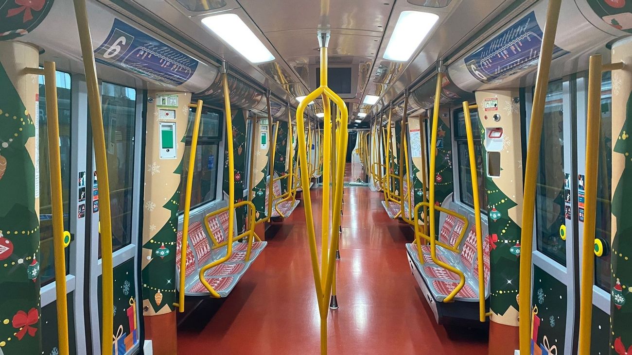 Metro de Madrid estrena su 'Tren de la Navidad'