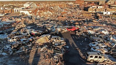 Más de 80 fallecidos y 70 desaparecidos tras el paso de los tornados por Kentucky