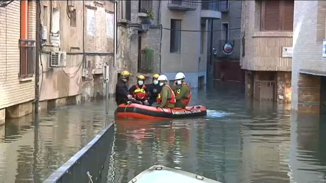 Aragón se prepara para lo peor ante  la crecida del Ebro que  inundó Navarra