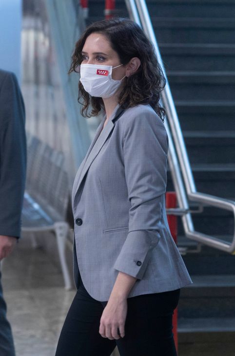 Ayuso defiende que haya cenas de Navidad y encuentros con afiliados en el PP