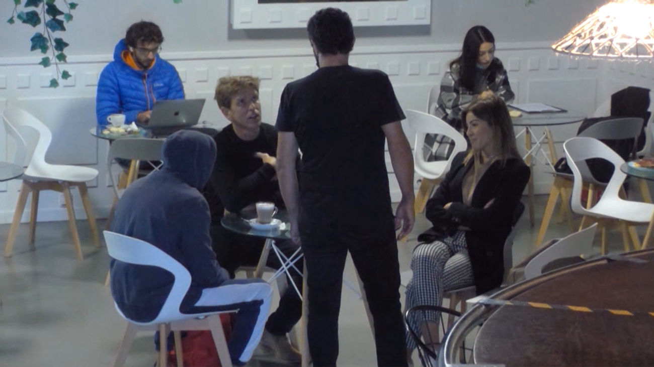 Si nadie te estuviera viendo, ¿te enfrentarías a un camarero racista o a un dependiente maleducado?