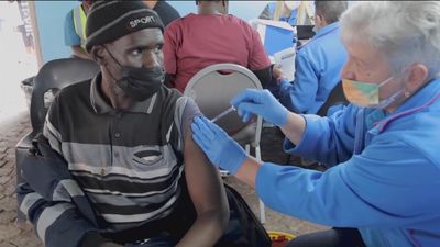 La OMS alerta de que más de 500 millones de personas caen en la pobreza extrema por no poder pagar los gastos médicos