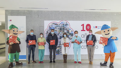 Los Guachis regalan sonrisas y juguetes a los niños ingresados en planta del Hospital de Torrejón