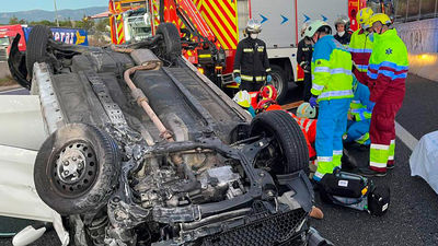 Accidente en Galapagar: Una mujer herida tras volcar su coche en la A-6