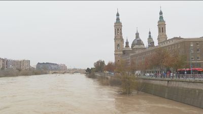 Sánchez compromete ayudas por los daños de la crecida que ya llega a Zaragoza
