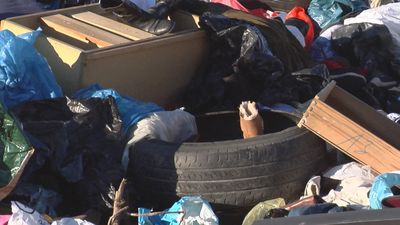 Montañas de basura en la zona Bosquesur de Leganés
