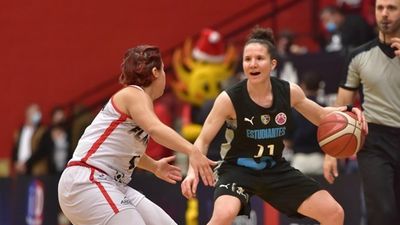 75-78. Estudiantes golpea primero en el playoff de la Eurocup ante el Charleville