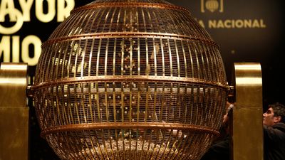 Los bombos de la Lotería de Navidad ya están en el Teatro Real