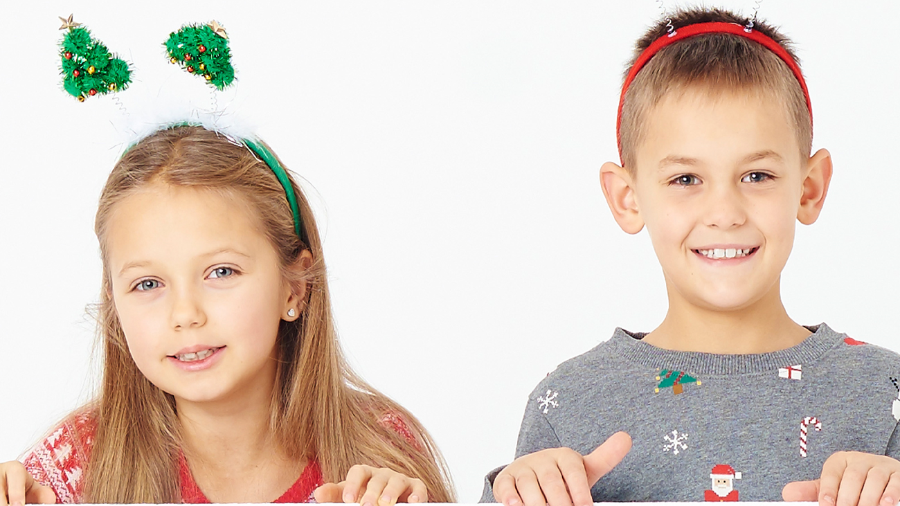 Niños en ambiente navideño