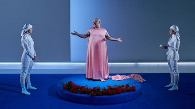 "Cada vez es más necesario que nos pongan un espejo en el que mirarnos"