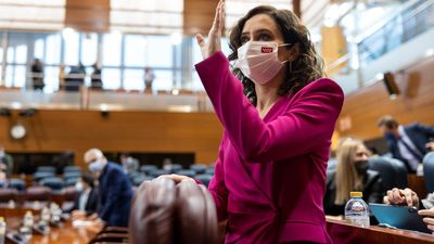 Ayuso acusa a Vox de querer "imponer desde una minoría" la ley LGTBI  y reitera que no la derogará