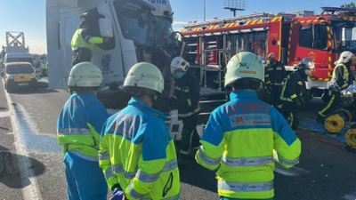 Muere uno de los conductores en una colisión entre dos camiones en la A-4 en Pinto