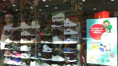 Parla reparte 1.000 euros y regalos a quien encuentre los 'gazapos' en los escaparates navideños