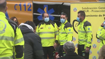 Pacientes recuperados de paradas cardiorrespiratorias agradecen su labor a los ‘ángeles de la guarda’ del Samur