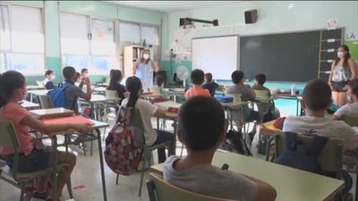 La Generalitat quiere imponer un docente de refuerzo en las aulas donde se imparta el 25% en castellano