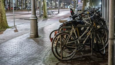 Países Bajos declara confinamiento estricto y cierra toda actividad no esencial desde este domingo