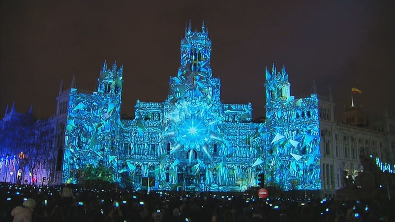 La magia de la Navidad llena el Palacio de Cibeles con la proyección del video mapping