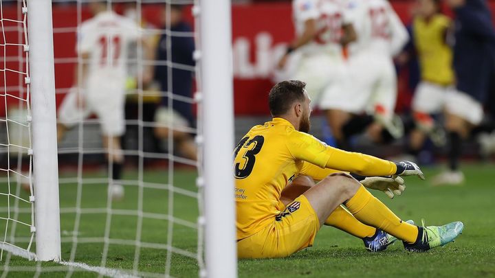 2-1. El Atlético de Madrid se descuelga tras caer con el Sevilla