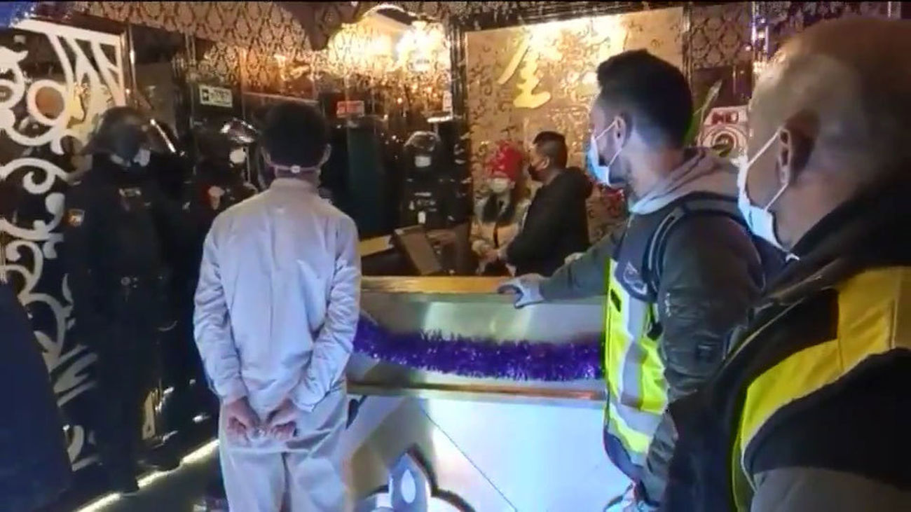 22 detenidos y 44 registros en una macro redada policial en establecimientos chinos en Madrid