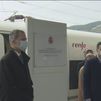 El Rey realiza el viaje inaugural del AVE que conecta Madrid con Galicia en dos horas y cuarto