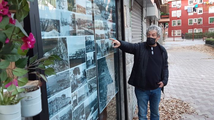 El investigador y autor Félix Rego muestra algunas imágenes históricas de Madrid / P.O.