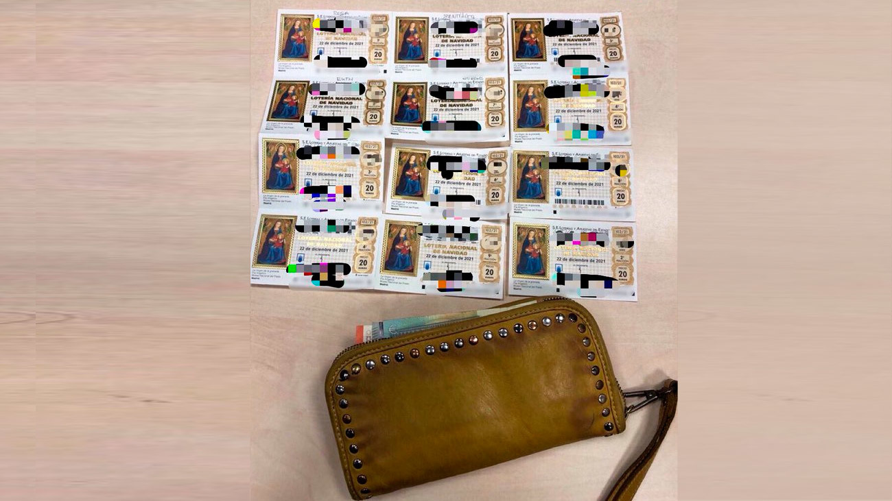 Imagen de los décimos encontradados en una cartera en Alcorcón