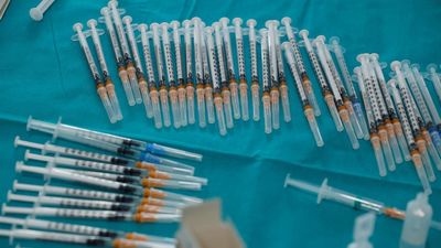 El panel asesor de los CDC recomienda autorizar el refuerzo de la vacuna de Pfizer para niños de 12 a 15 años