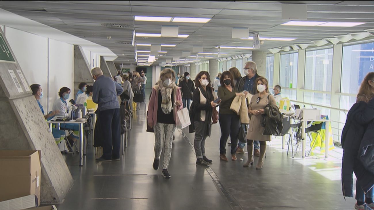 Ayuso pedirá que los contactos estrechos que estén vacunados no tengan que hacer cuarentena