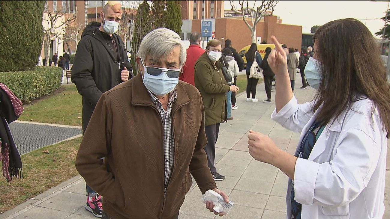 Alta concurrencia a los hospitales madrileños que realizan test gratis a quienes tienen síntomas de Covid