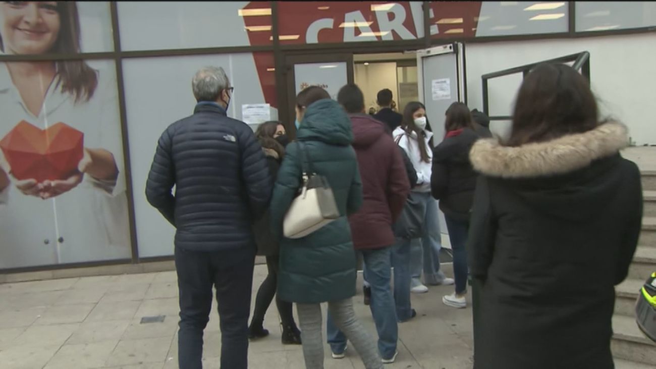 Colas en Madrid para hacerse un test de antígenos o PCR