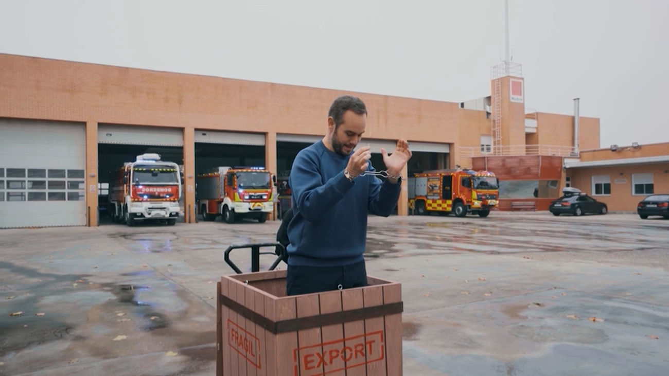 Jorge Blas se juega la vida en homenaje a los bomberos
