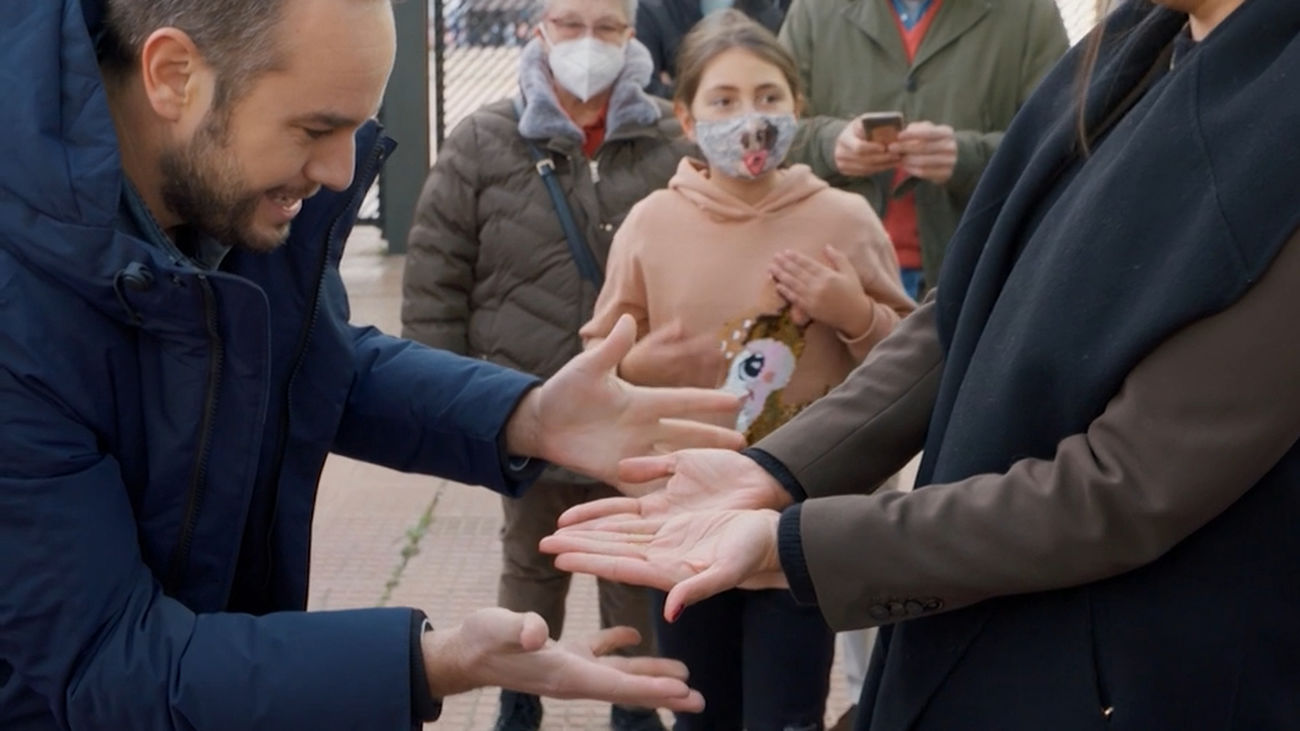 Jorge Blas es capaz de hacer desaparecer un anillo, atravesar un cristal y mucho más