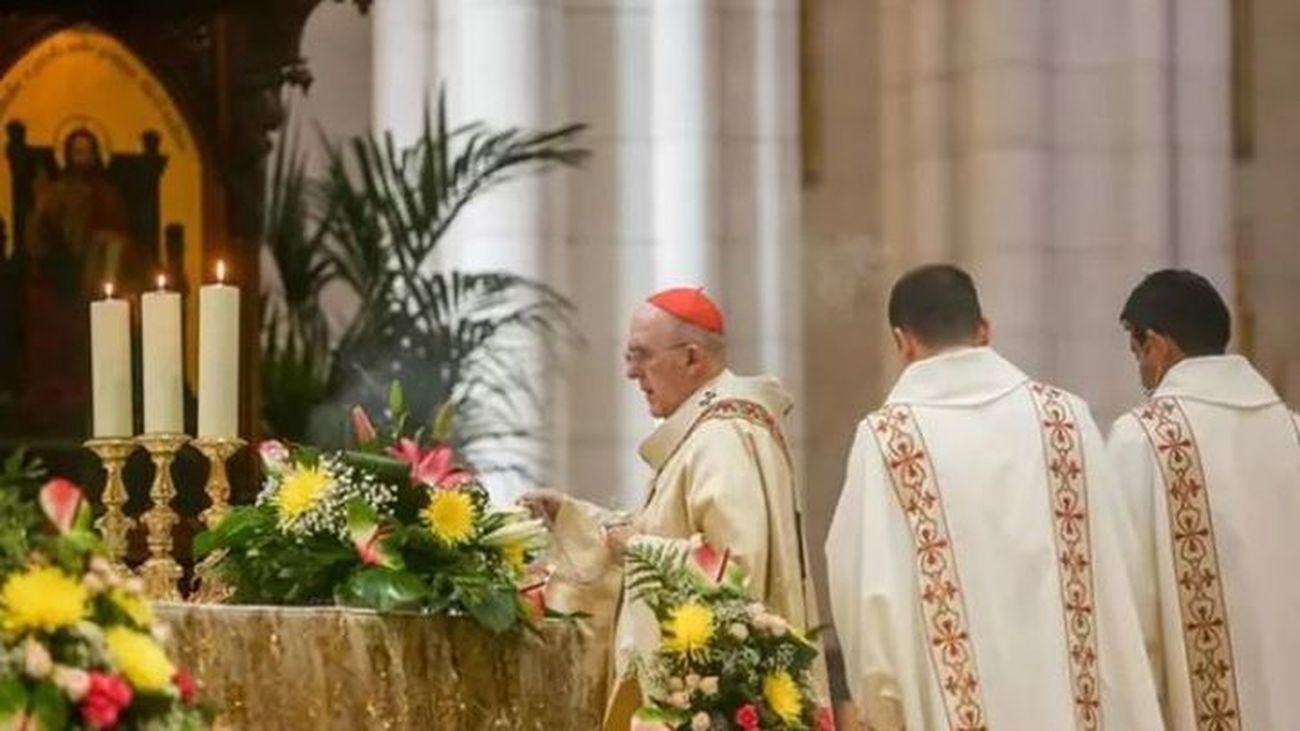 La catedral de La Almudena celebra esta medianoche del viernes la misa del Gallo