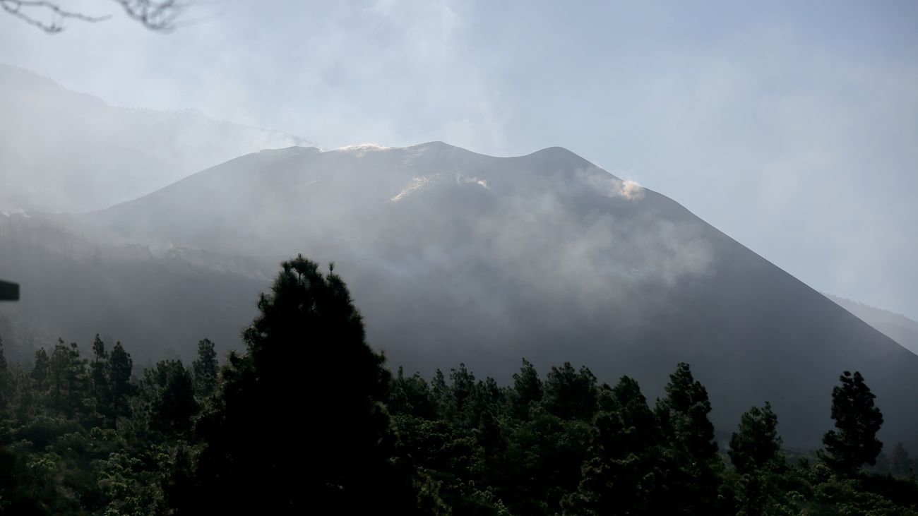 Canarias anuncia la finalización de la erupción del volcán pero no de la emergencia