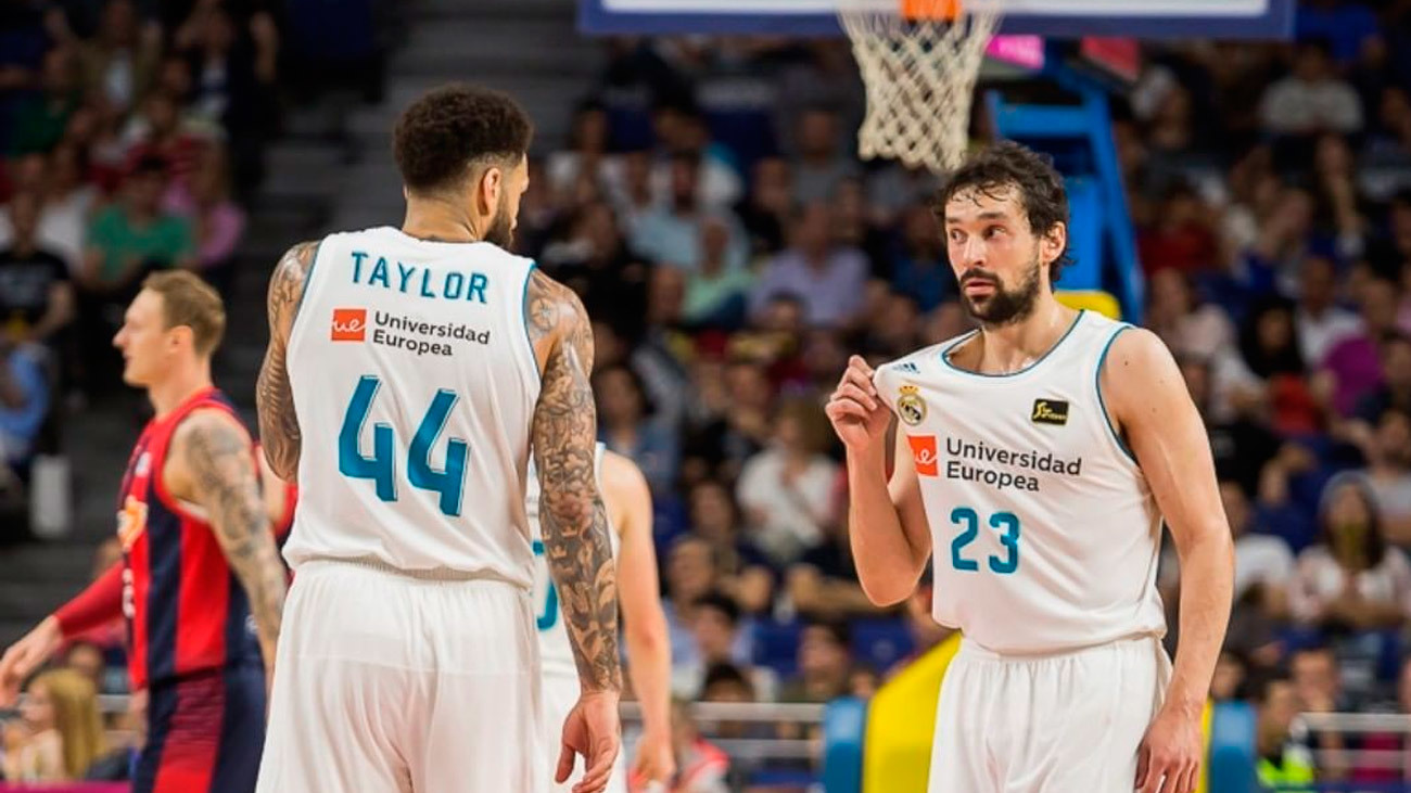 Taylor y Llull durante un partidop de Euroliga de baloncesto en el Wizink Center de Madrid