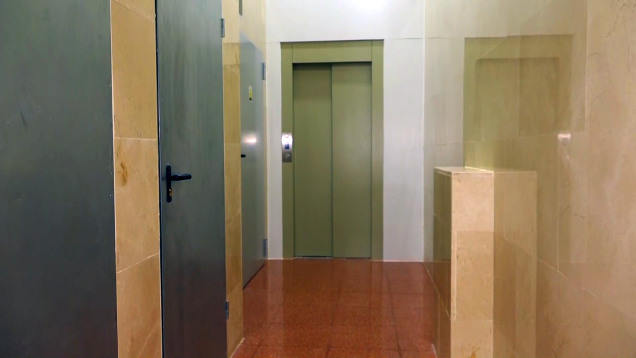 El drama de vivir sin ascensor más de un año en Carabanchel