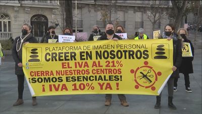 Los peluqueros denuncian en el Congreso "la inocentada" de no bajar el IVA