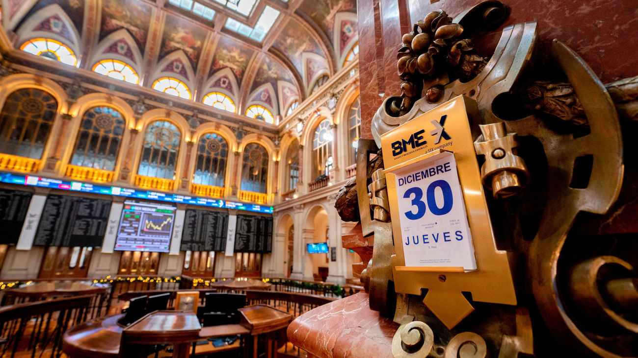 Paneles en el Palacio de la Bolsa, en la última sesión bursátil del año, a 30 de diciembre de 2021
