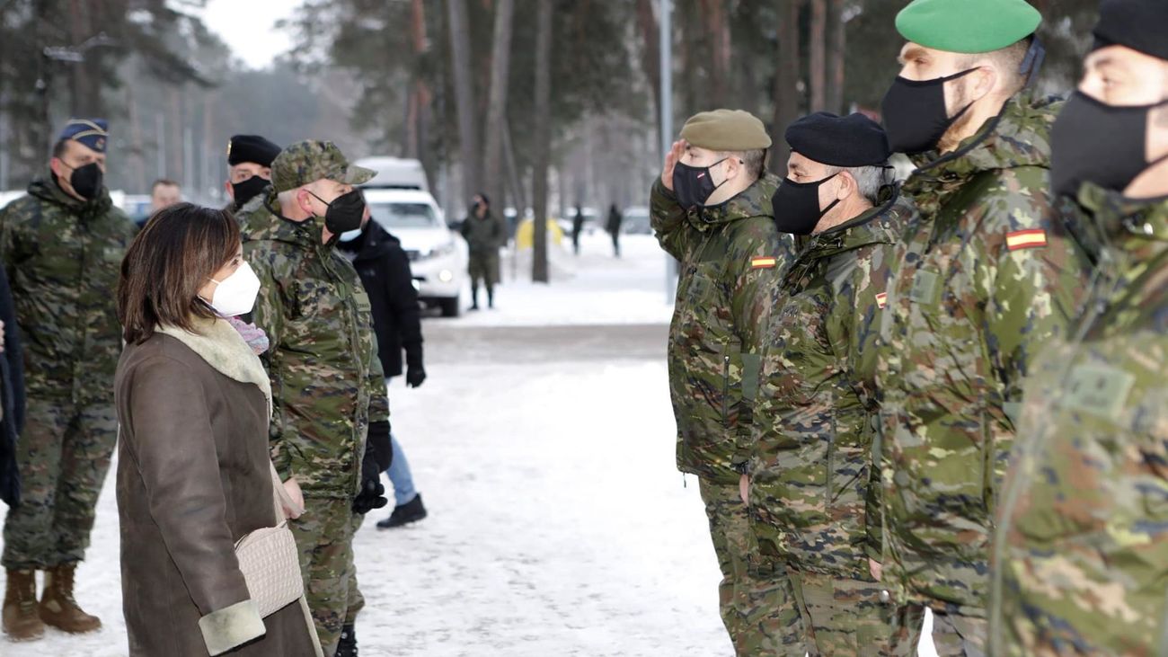 Margarita Robles reafirma el compromiso de España con la paz en la frontera rusa