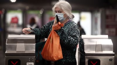 Los mayores de Madrid estrenan las nuevas tarifas de transportes este 1 de enero