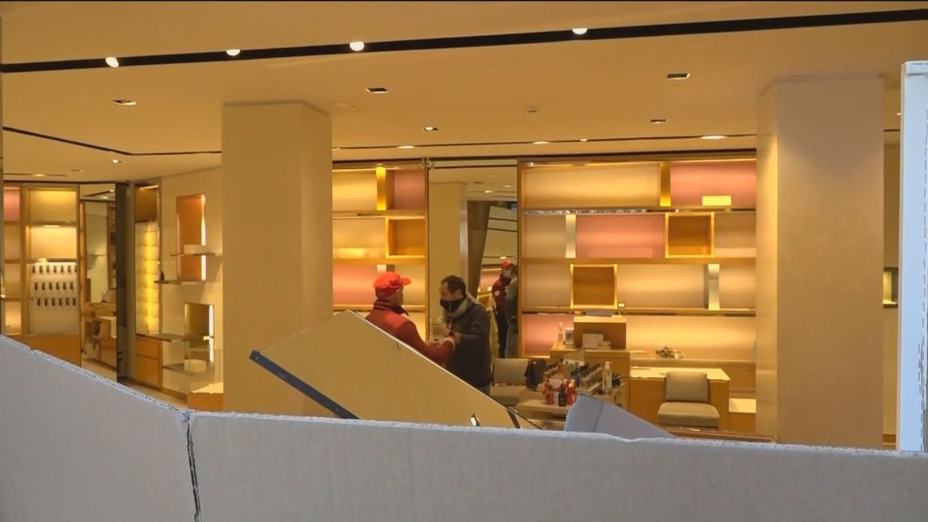 Alunizaje contra la tienda de Louis Vuitton en Valencia durante la Nochevieja